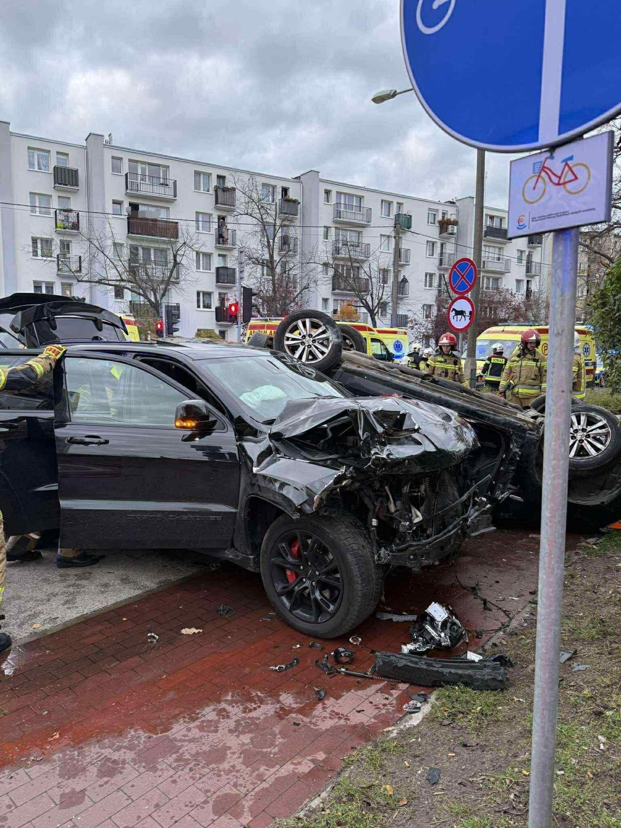 wypadek w Pruszkowie z 1 listopada 2025 roku | fot. x.com/PogRatunkoweWaw