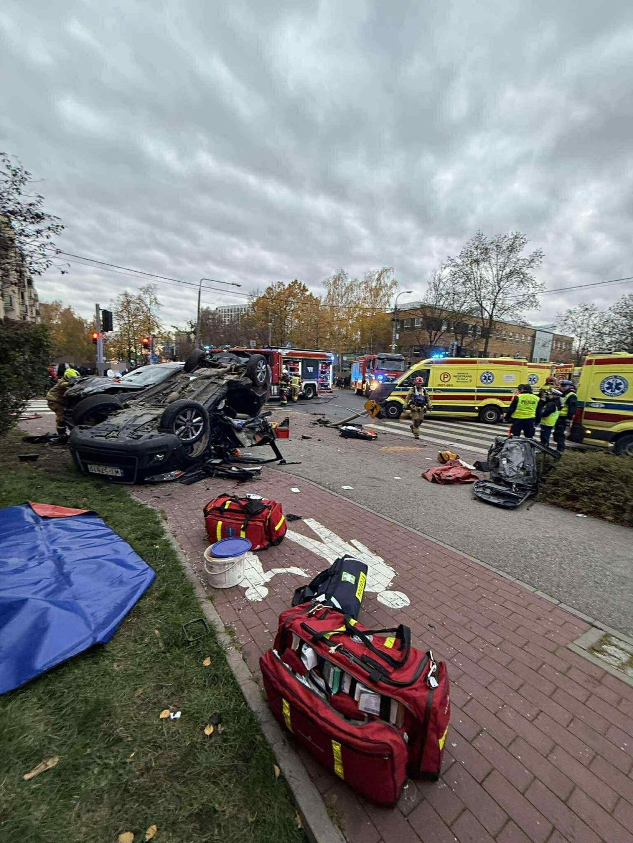 wypadek w Pruszkowie z 1 listopada 2025 roku | fot. x.com/PogRatunkoweWaw